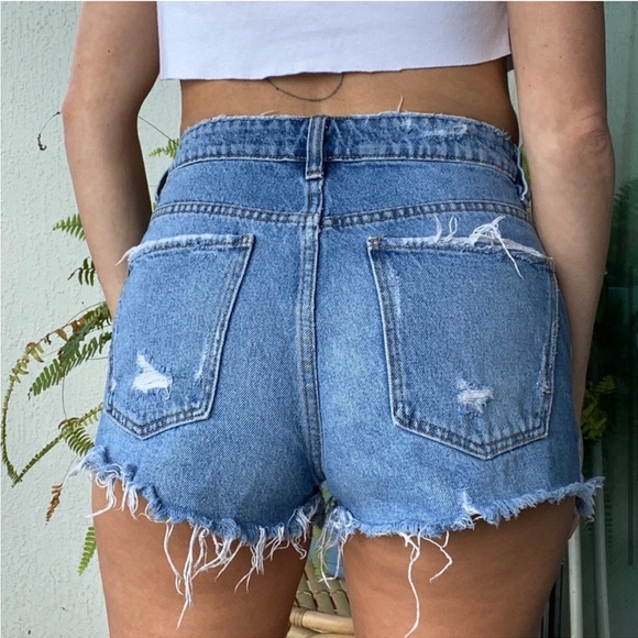 Zara | Light/Medium Wash Frayed Denim Jean Shorts, Size 6 - Picture 3 of 6